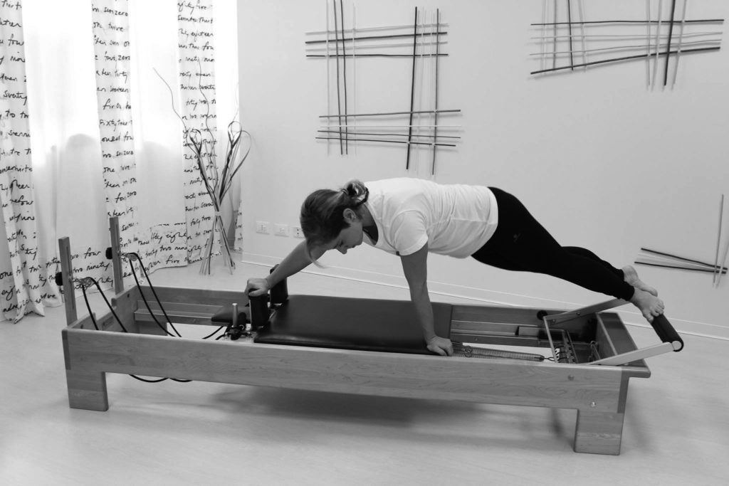 Esercizio al Reformer - Studio Pilates Sassuolo